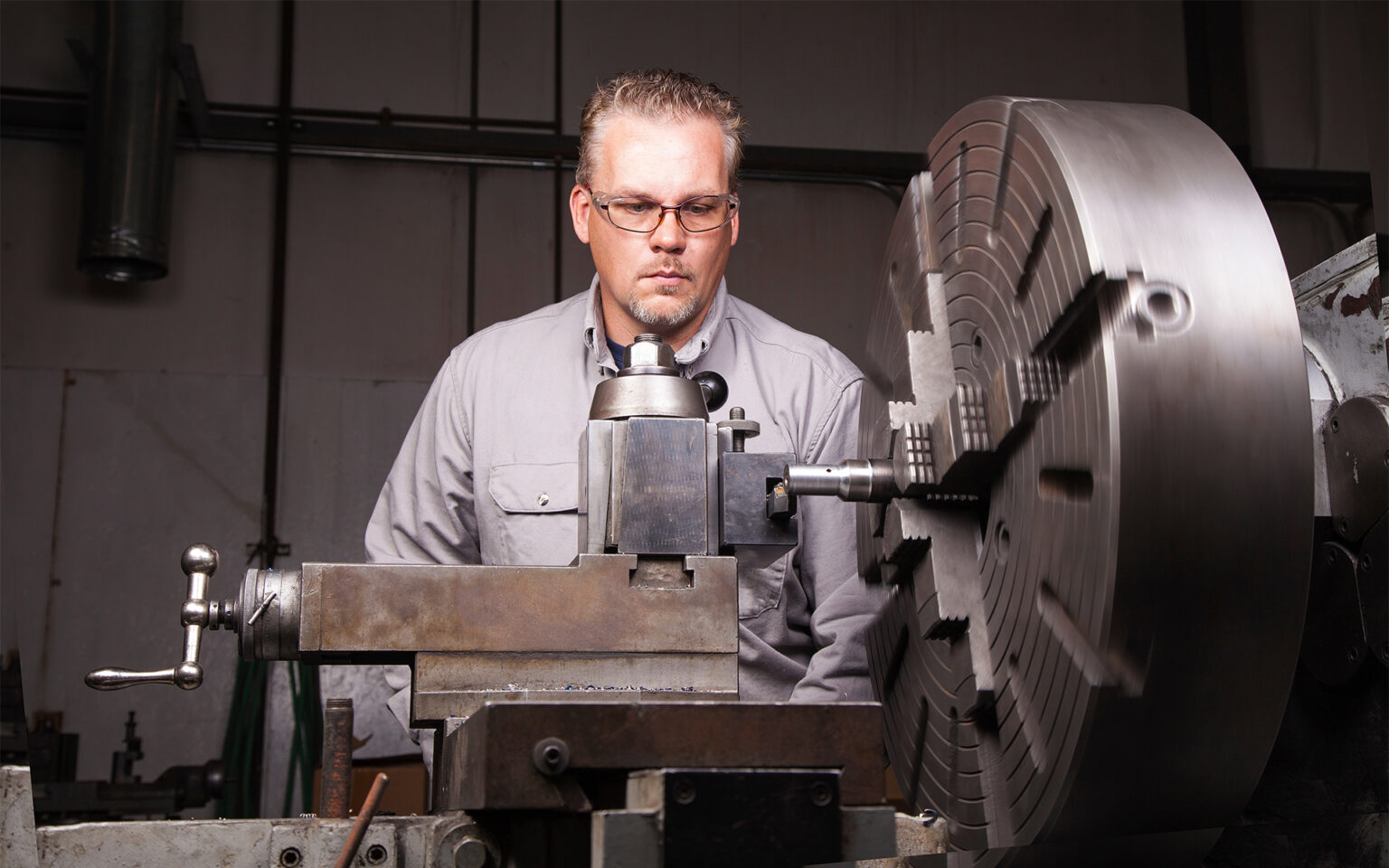 Lathe Vs. Milling Machine The Differences and Use Cases American Rotary